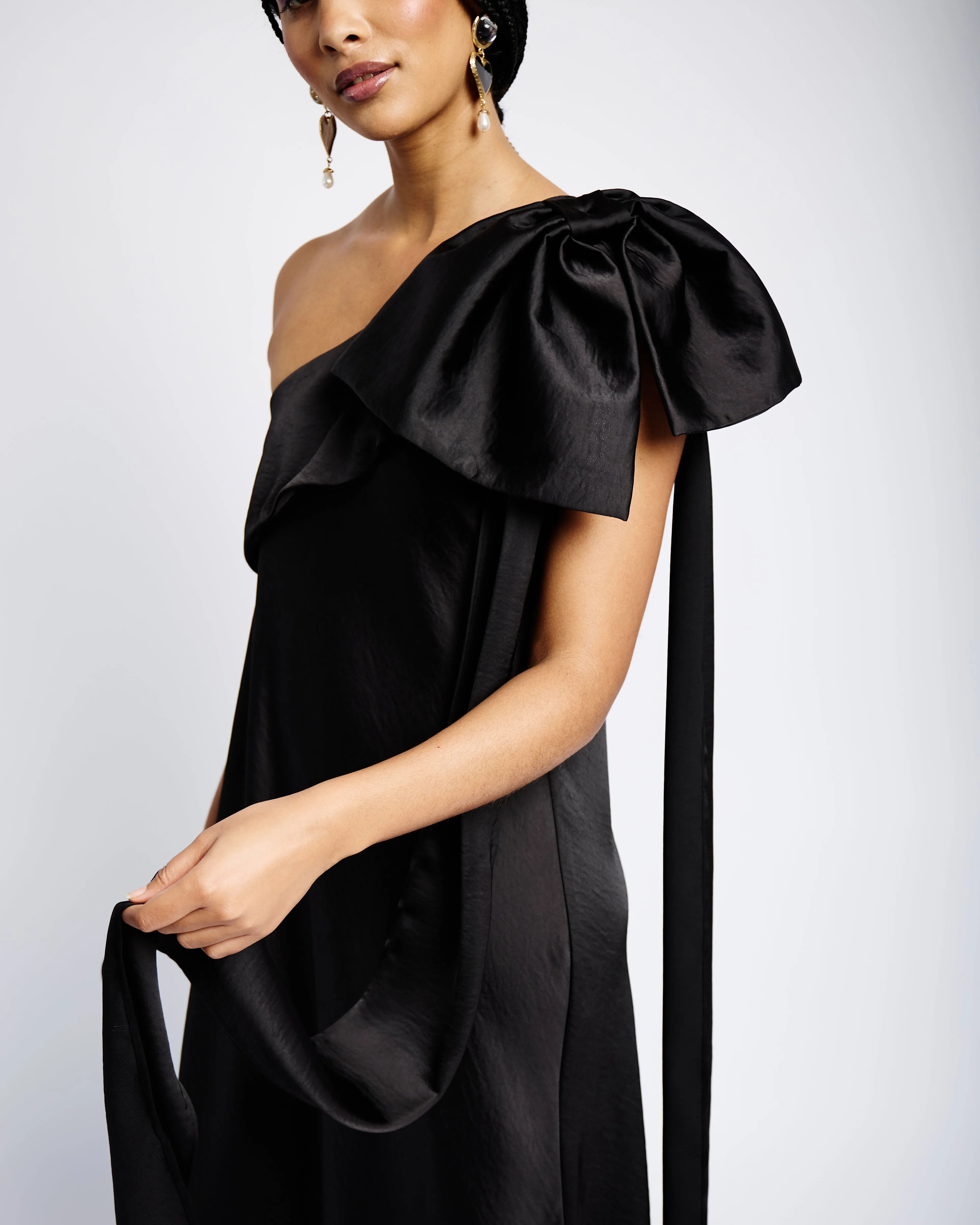 One Shoulder Bow Dress in Black