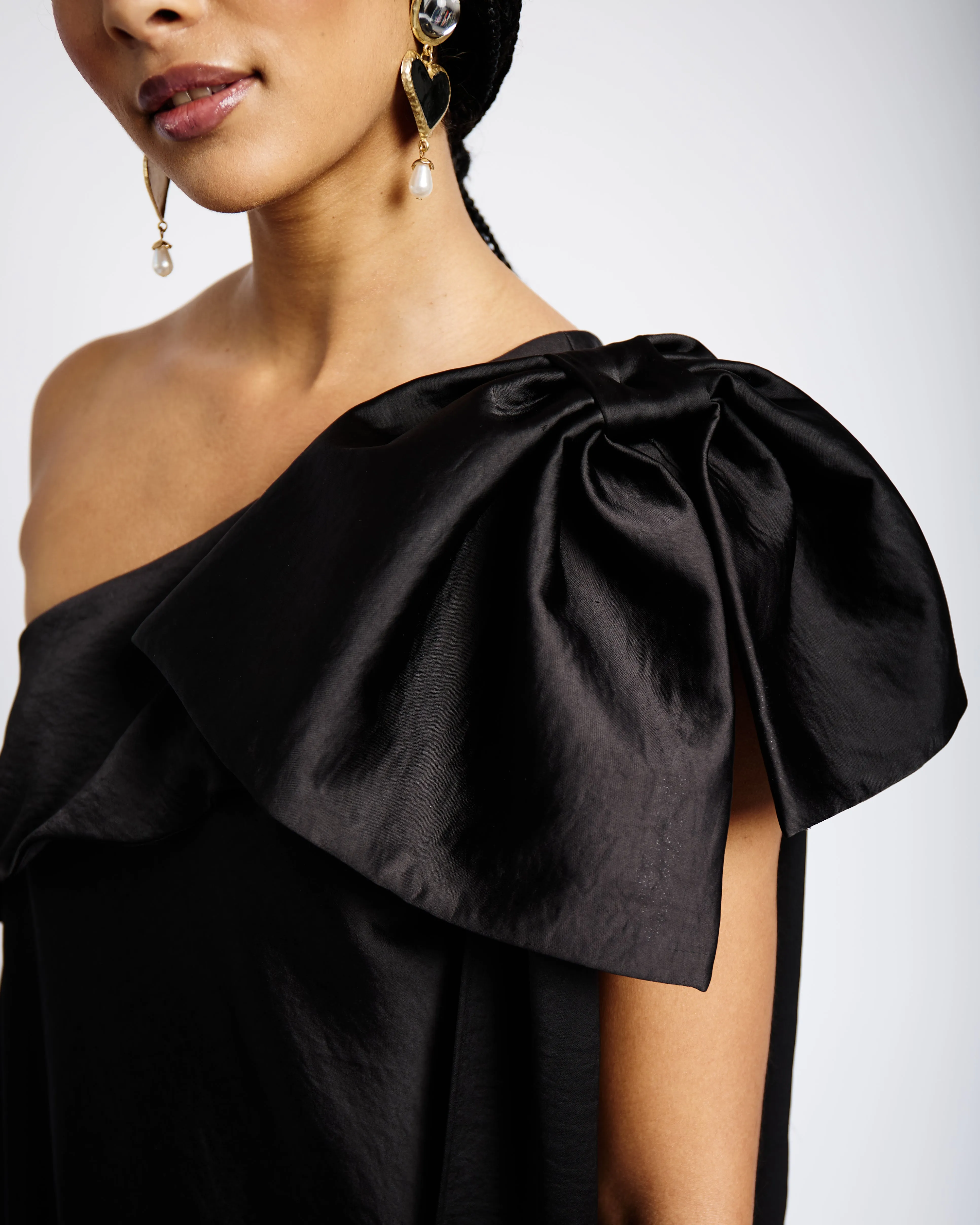 One Shoulder Bow Dress in Black